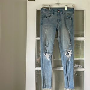 Light wash american eagle jeggings, great for going out